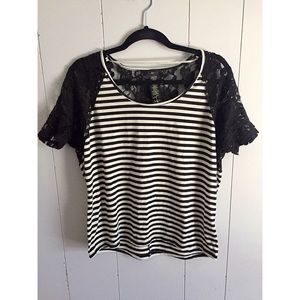 ✨Jessica Simpson Black&White Striped Lace Back Top